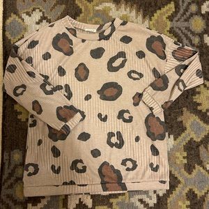 Viamor Leapord Print Long Sleeve Top - Size Small